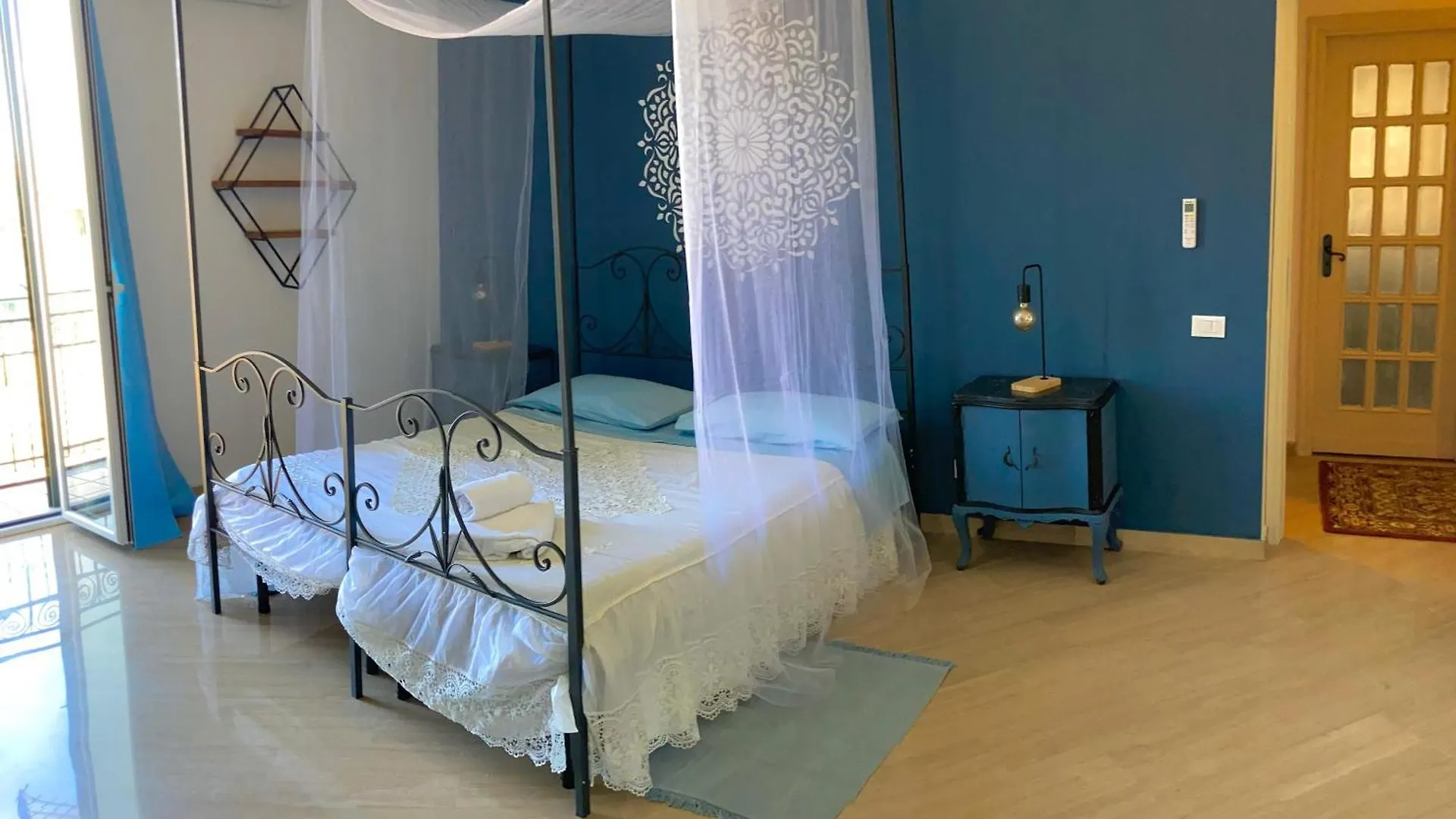 Indipendenza Guest House contacts